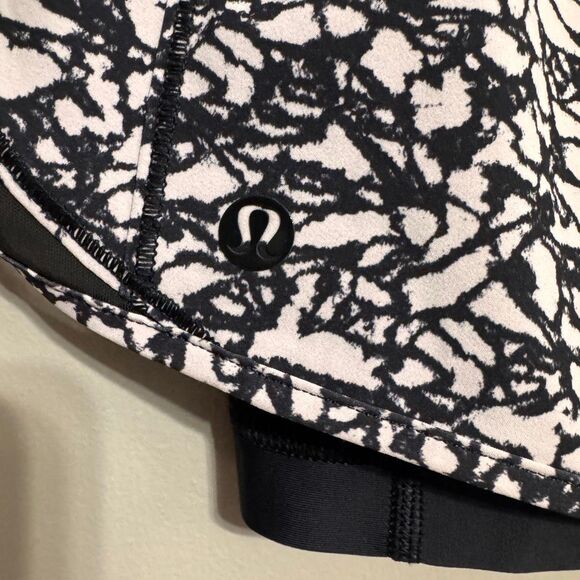 Lululemon Work Out To Water Short black and white size small - Picture 5 of 6